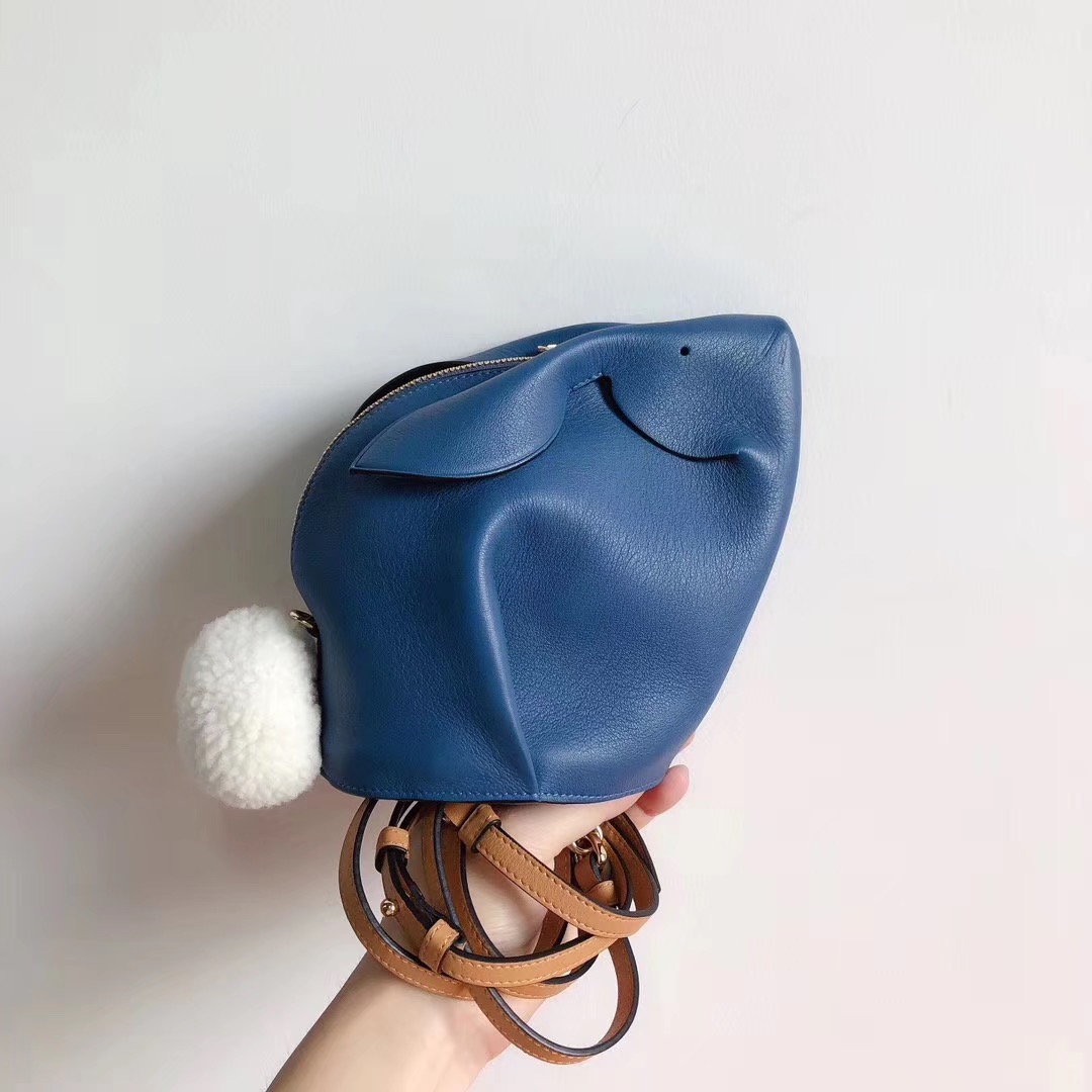 loewe罗意威水蓝色小兔包