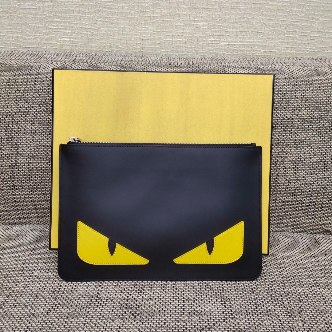 芬迪fendi小怪兽黄眼睛手包