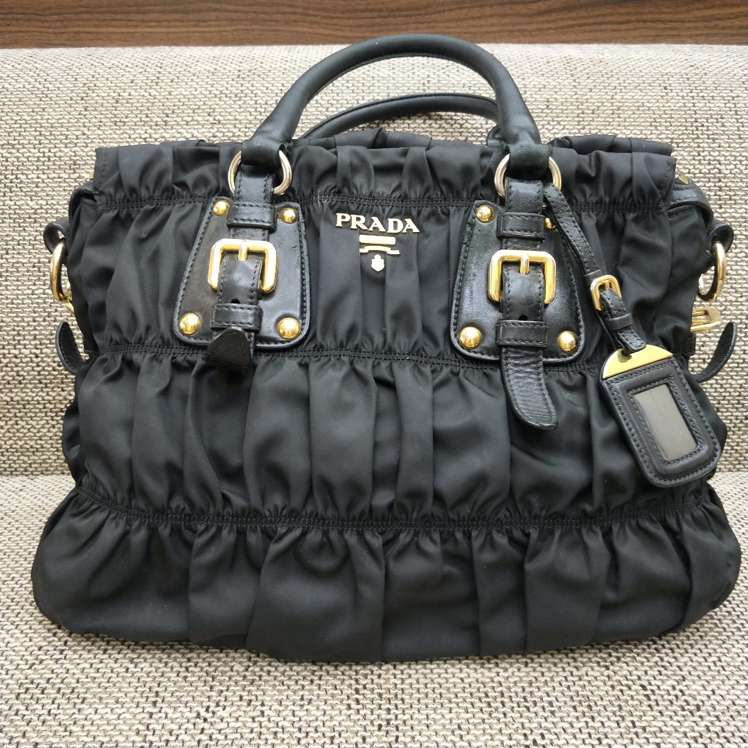 普拉达prada经典降落伞帆布褶皱包