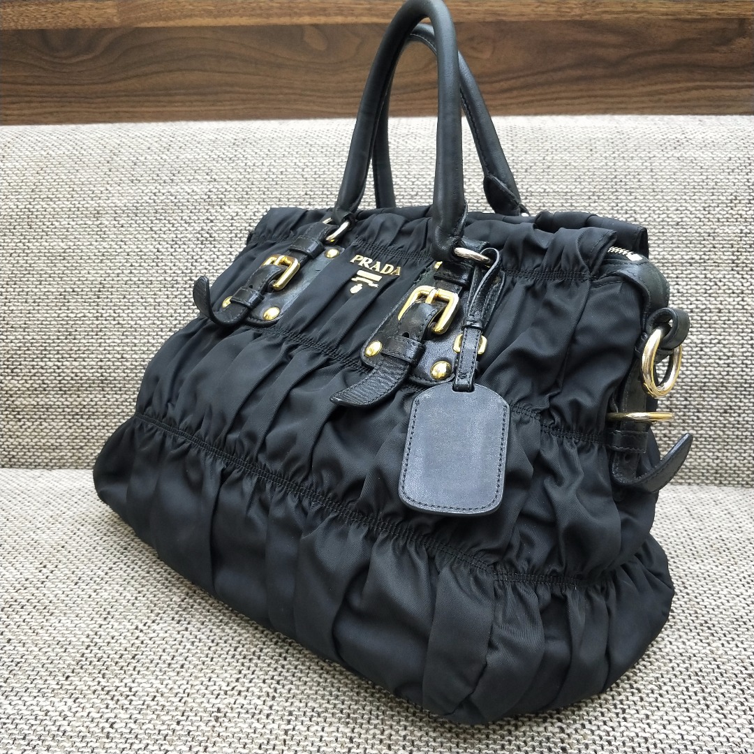 普拉达prada经典降落伞帆布褶皱包