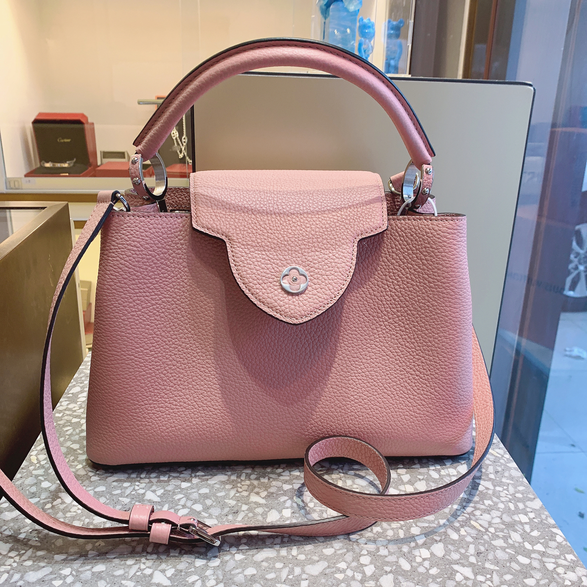 99新lv路易威登粉色capuciness中号粉色牛皮手提包