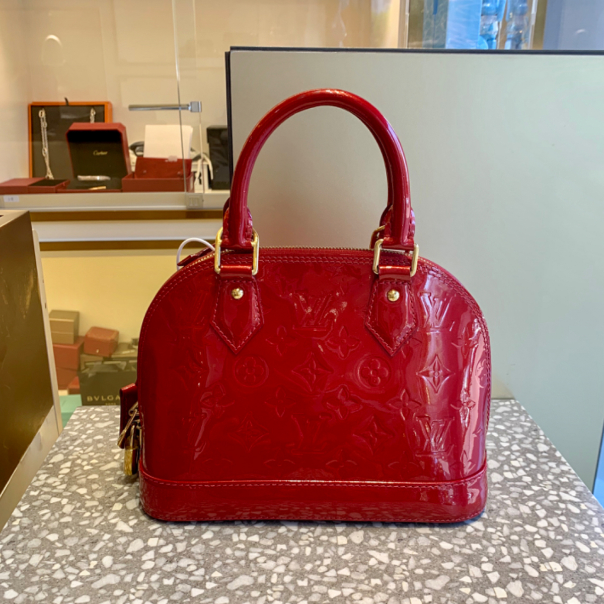 lv红色漆皮贝壳包