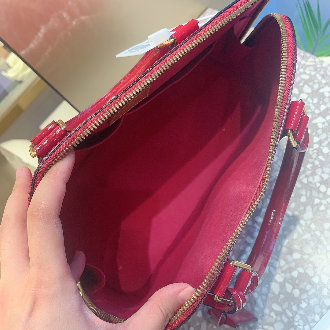 lv亮面漆皮贝壳包