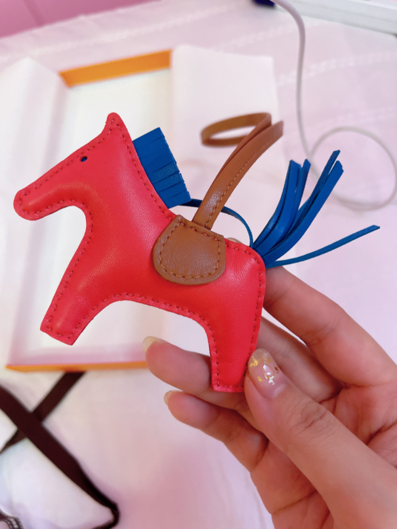 产品简介:全新 hermes/爱马仕小马挂件,全新有发票带盒子  ,专柜一货